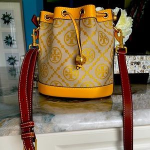 Tory Burch Monogram Bucket Bag in Goldfinch